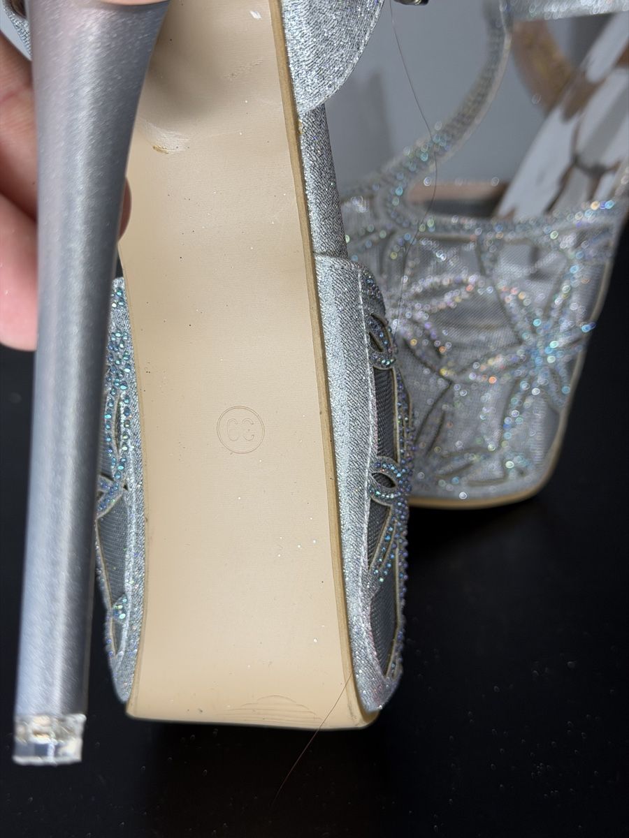 Scarpe da donna: Silver Glitter Platform High Heels Size 39 T-Strap Style – Nuovo (secondo la descrizione) da Zürich venduto da fio_hcd2 1