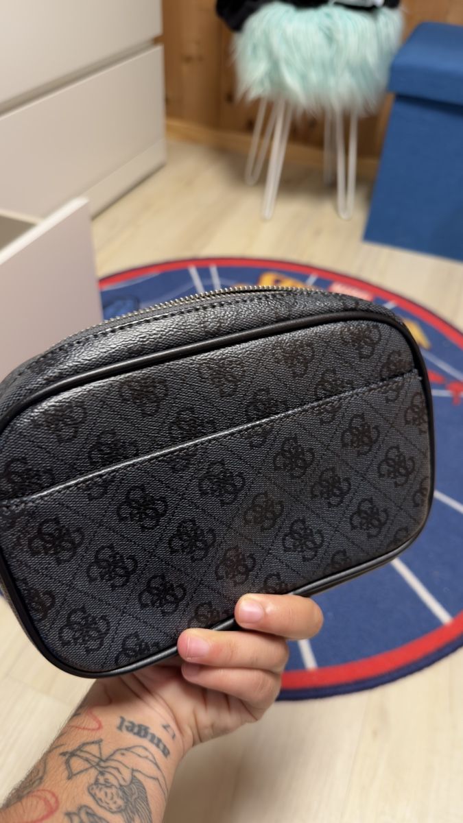 Borse: Guess tasche – Usato da Uznach venduto da lar_p97w 1