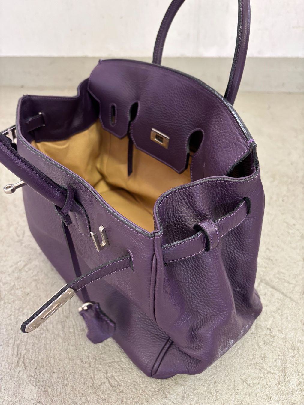 Taschen für Damen: Via Borgospesso Leder Tasche – Gebraucht aus Sonterswil von VD-Service 4