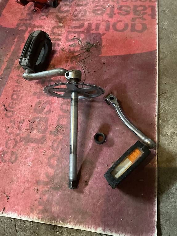 Piaggio Parti ricambio per ciclomotori: Axe de Pédalier avec manivelle – Usato da Arbaz venduto da bla_l9gt