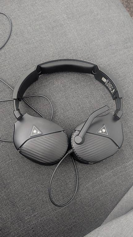 Cuffie: PS5 with 1 Controller and Turtle Beach Gaming Headset – Usato da Zürich venduto da tah_q6gw 2