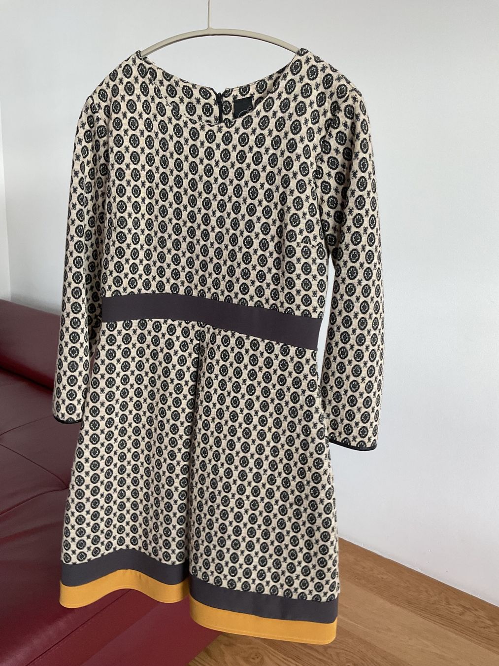 Robes: Robe femmes – D'occasion à Neuchâtel par sta_7qfy 4