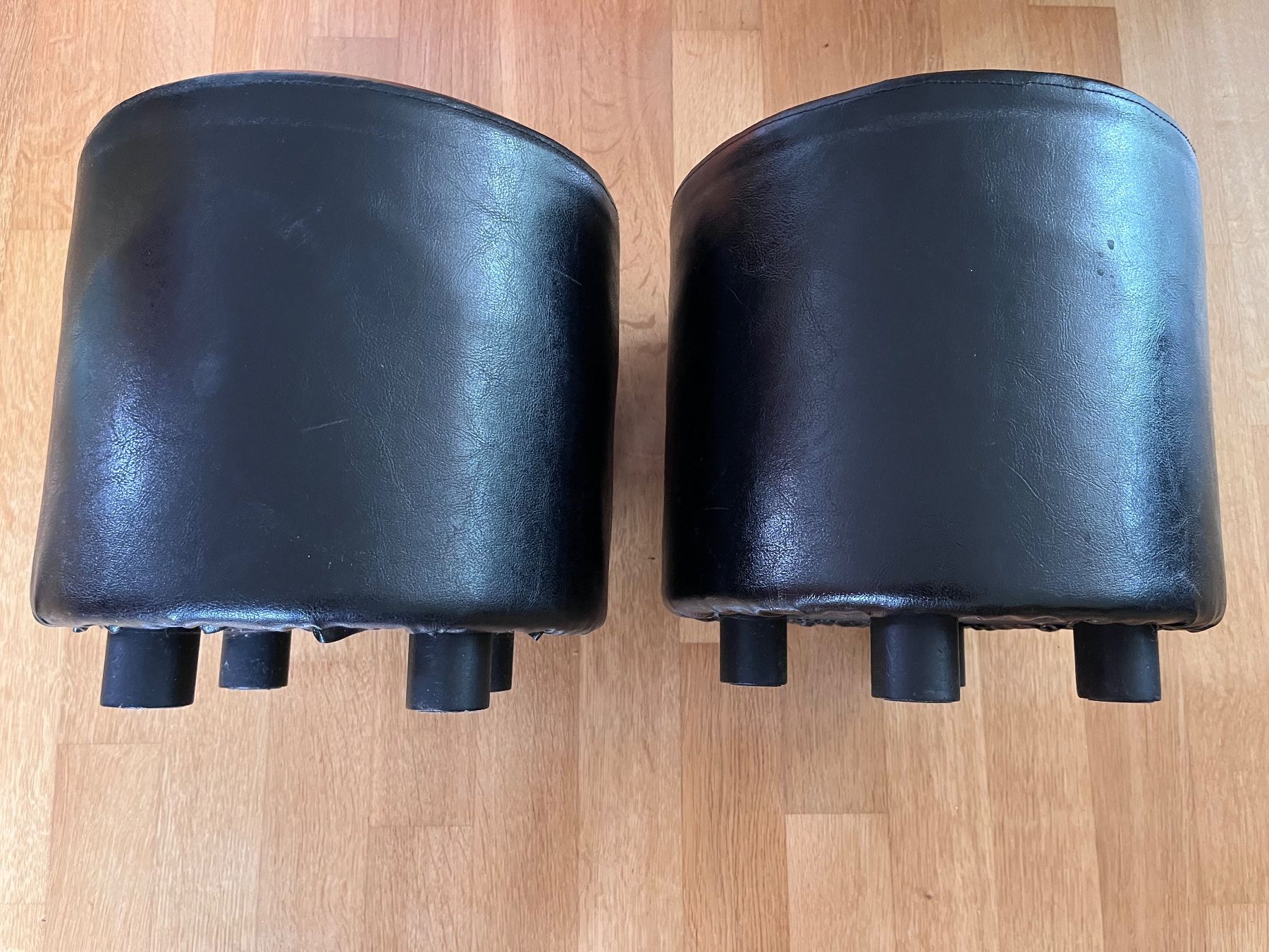 Sgabelli: 2 Hocker, Kunstleder – Usato da Zürich venduto da spiritseed 2