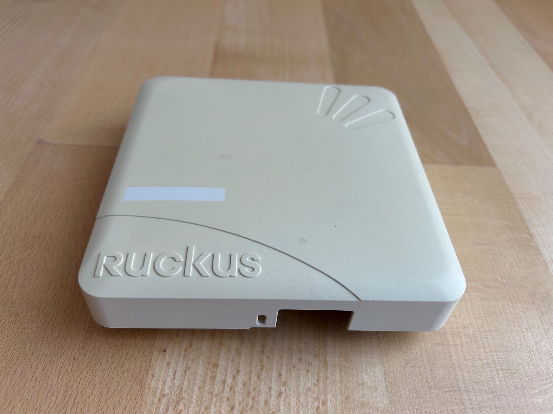 Modem & Router: Ruckus ZoneFlex 7372 Wireless Access Point (WLAN) – Usato da Bremgarten AG venduto da Auctionforyou 1