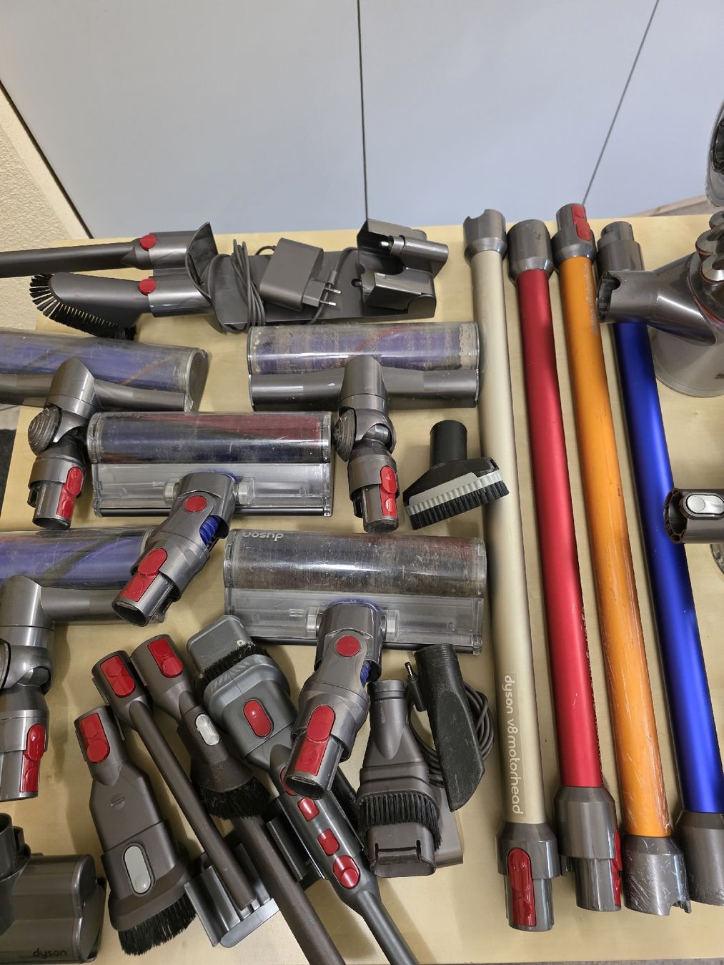 Dyson Aspirapolveri & Accessori: Dyson Stielstaubsauger Teile Konvolut – Difettoso da Alberswil venduto da mario889 2