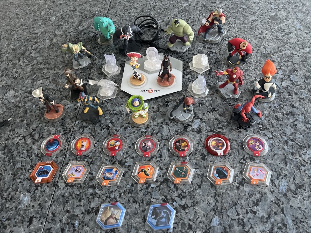 Disney Statuette: Disney Infinity Lot Figurines et Power Discs - – Usato da Crissier venduto da Texavery01 1