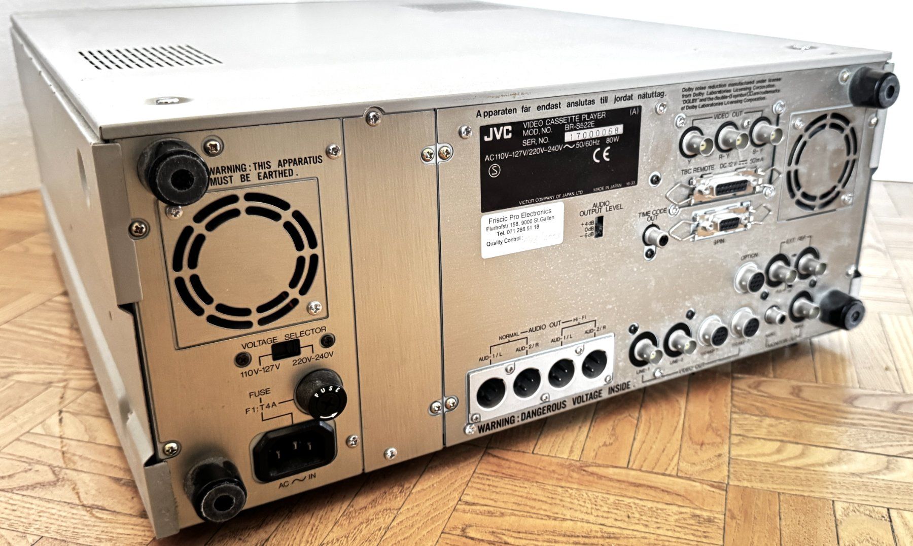 JVC Registratori: JVC BR-S522E Professional S-VHS Editing Video Player for rep – Usato da Zürich venduto da Tapehead 3