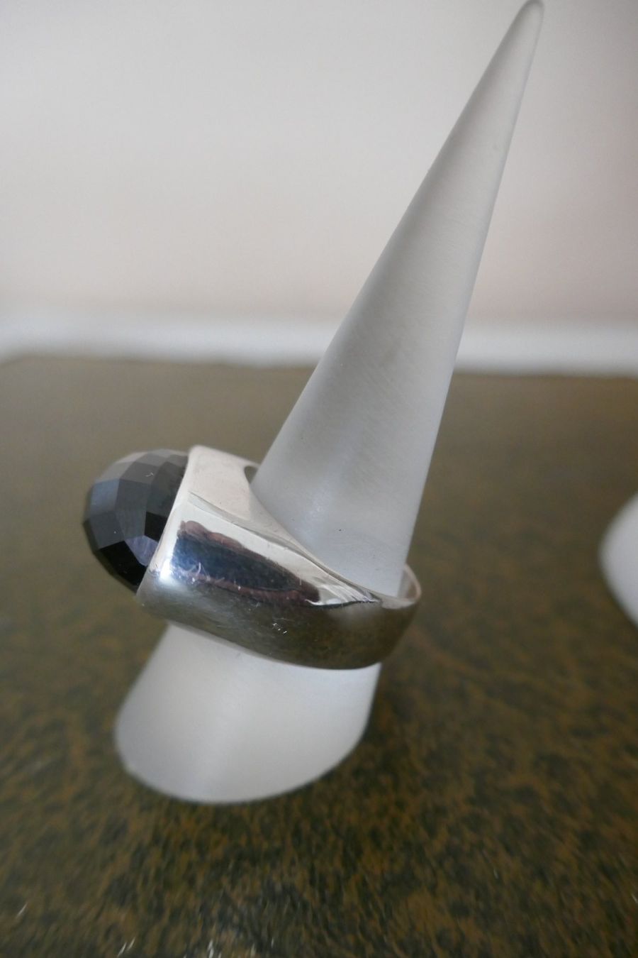 Anelli: Silberring mit facettiertem Onyx-Stein (schwarz) – Usato da Muttenz venduto da einfach-schoen 1