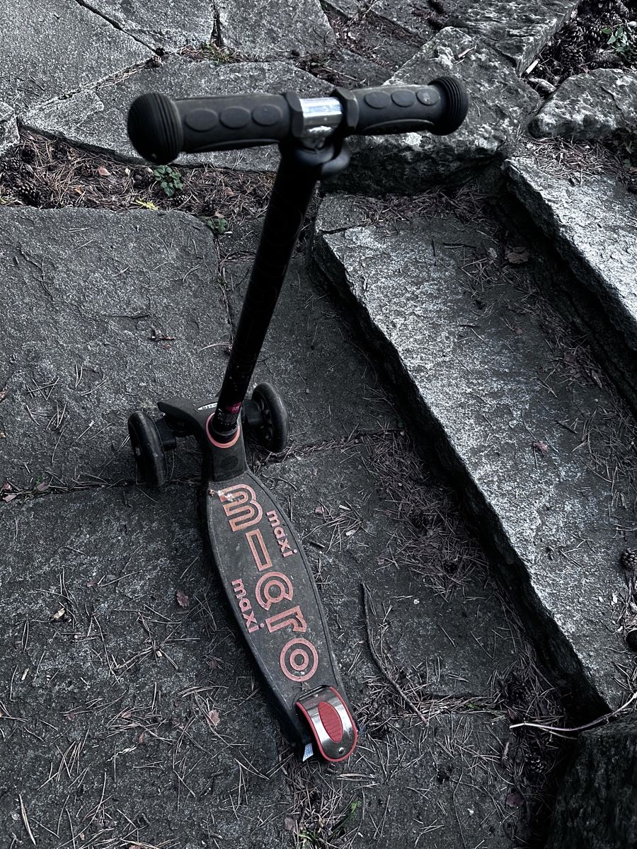 Micro Kickboard: Micro Maxi Kinderroller schwarz gebrauchter Zustand – Usato da Dübendorf venduto da Ithaka 1