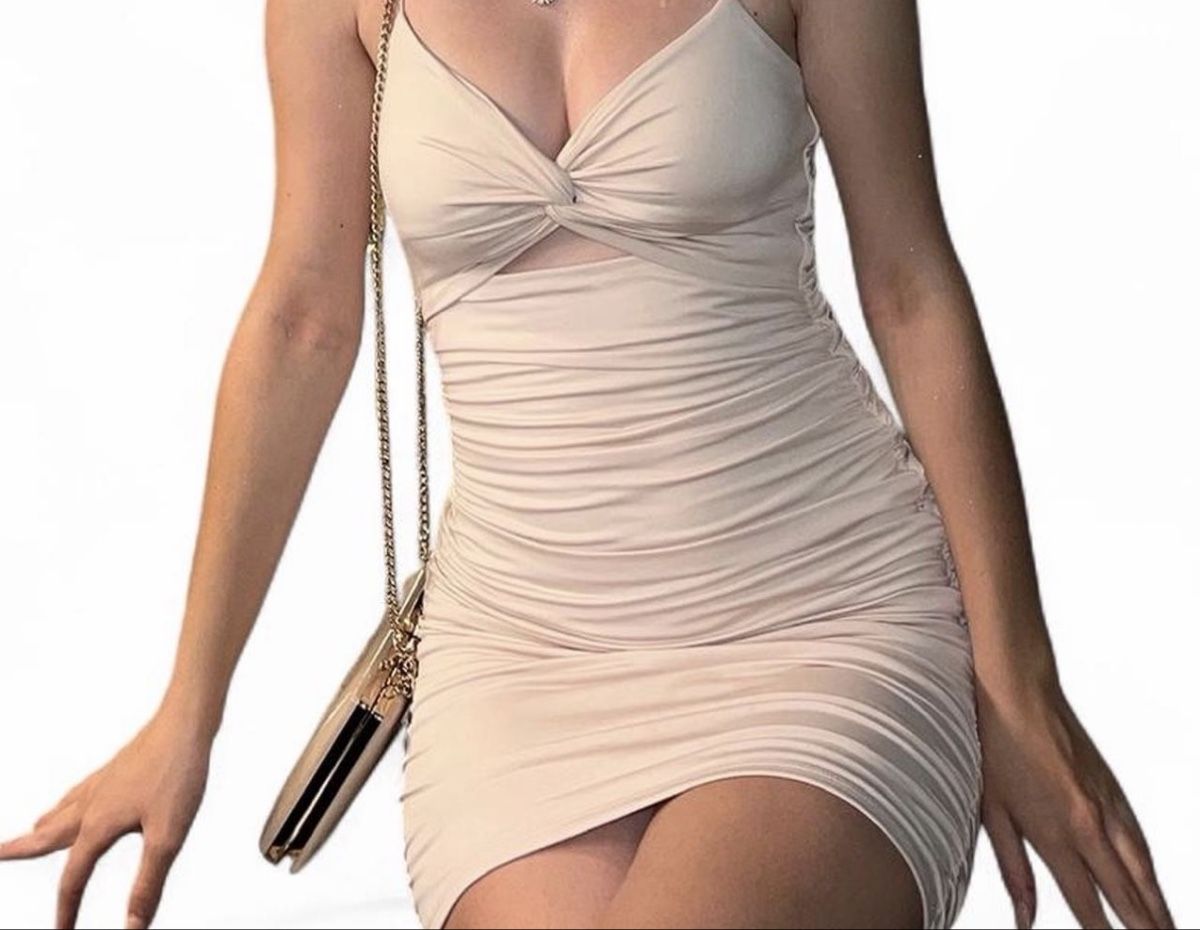 Oh Polly Vestiti: Oh Polly Nude Ruched Dress – Nuovo (secondo la descrizione) da Zürich venduto da ane_t5cg