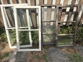 Antike Fensterflügel 2x weiss, 2 x grau