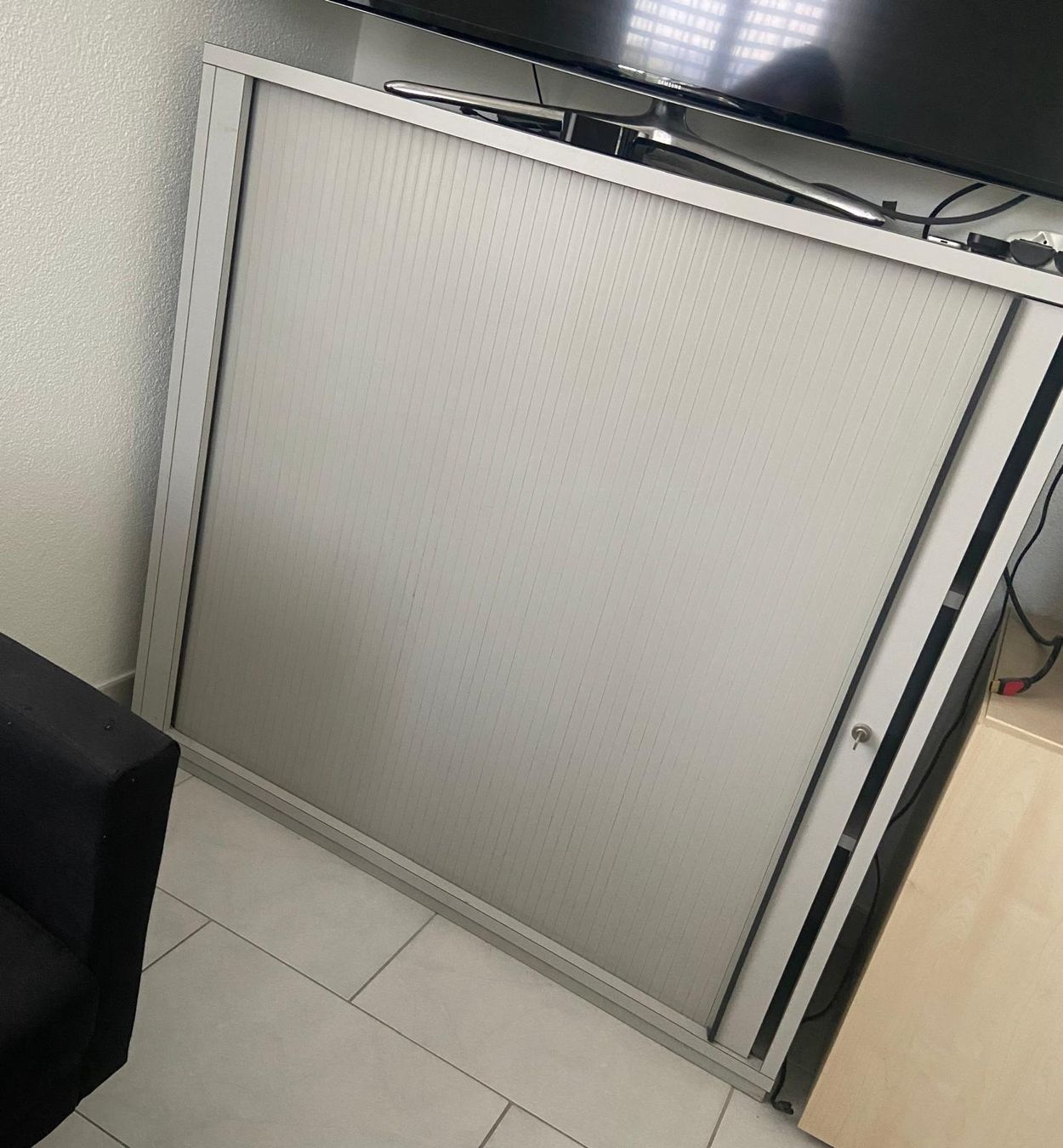 Armadi: Lateralschrank mit Schlüssel – Usato da Bätterkinden venduto da Grooovy 1