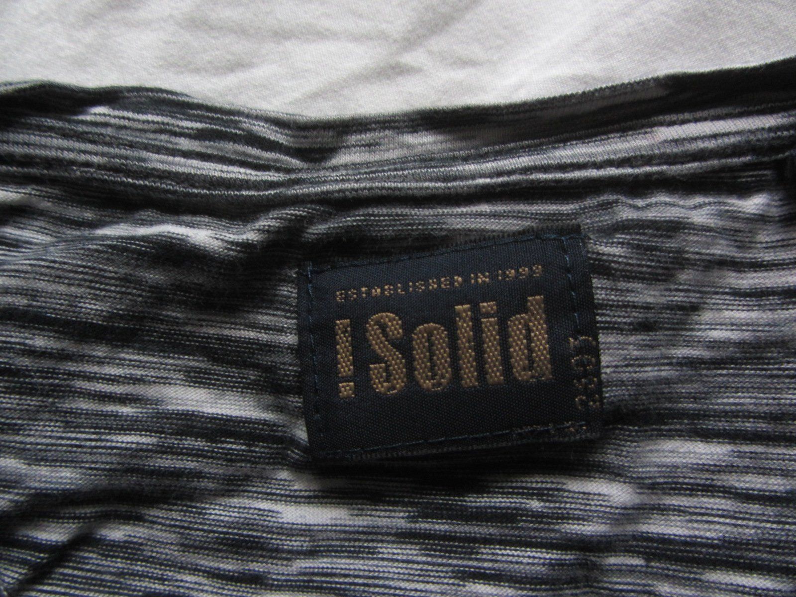 T-shirt: !SOLID - T-Shirt schwarz-weiss gemustert – Usato da Zürich venduto da Diazaio 2