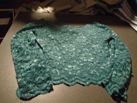 Pullover Grösse S, grün Ton, kurz, Spitzen