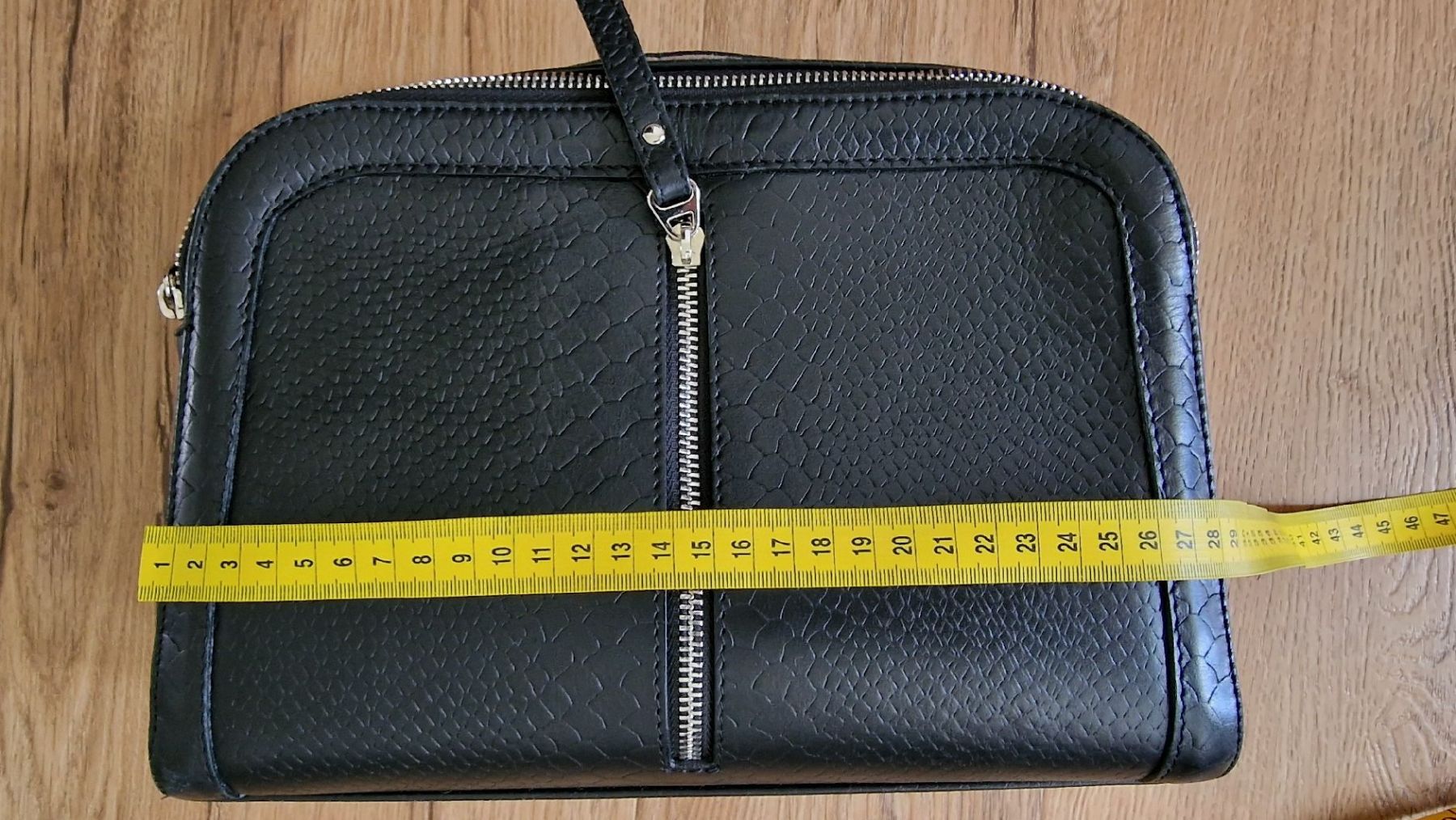 Taschen: Schicke schwarze Handtasche mit Reptilienmuster – Gebraucht aus Mönchaltorf von nzhuravel 5