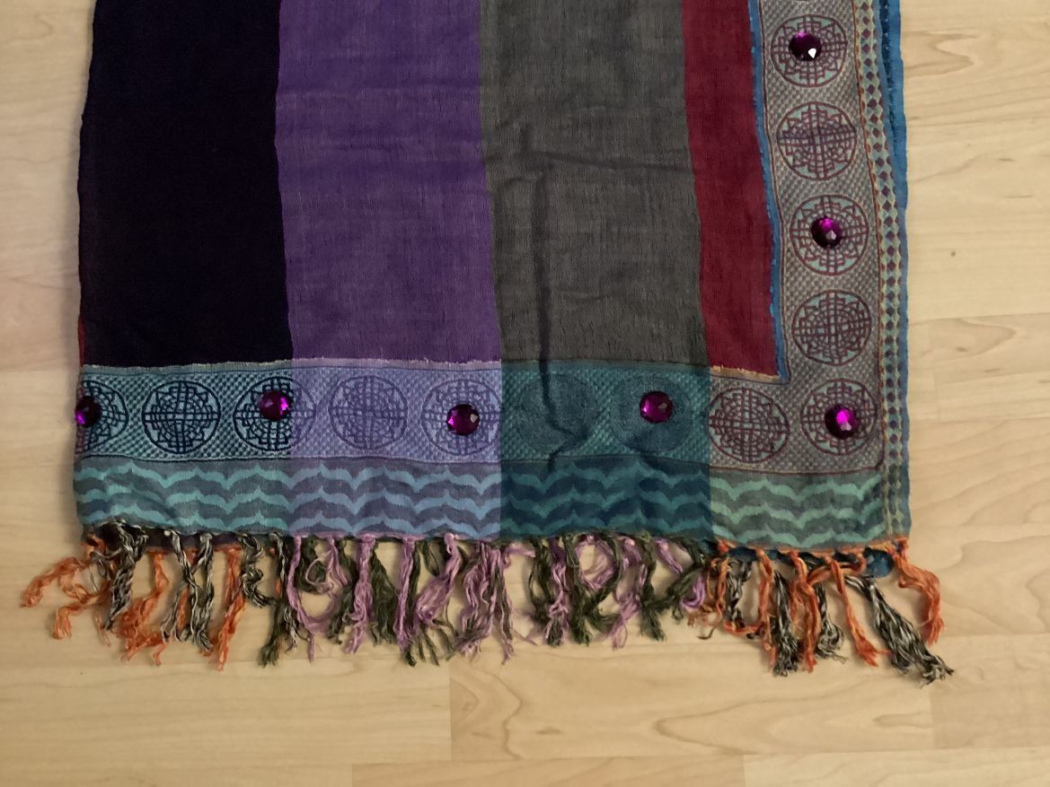 Foulards, Tücher & Schals: Vintage Schal, bunt und mit Deko-Steinen – Gebraucht aus Bad Zurzach von Hibiskus78