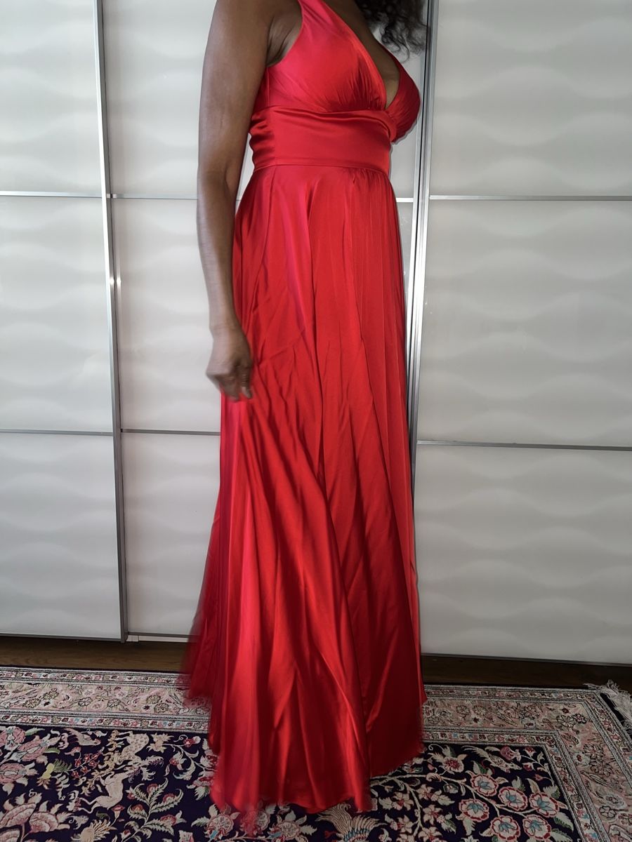 Kleider: Rotes Abendkleid lang mit Schlitz in gutem Zustand – Neu (gemäss Beschreibung) aus Oetwil a.d. Limmat von ang_t72w 1