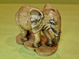Schöner Elefant aus Steinzeug, Symbol für Familie!
