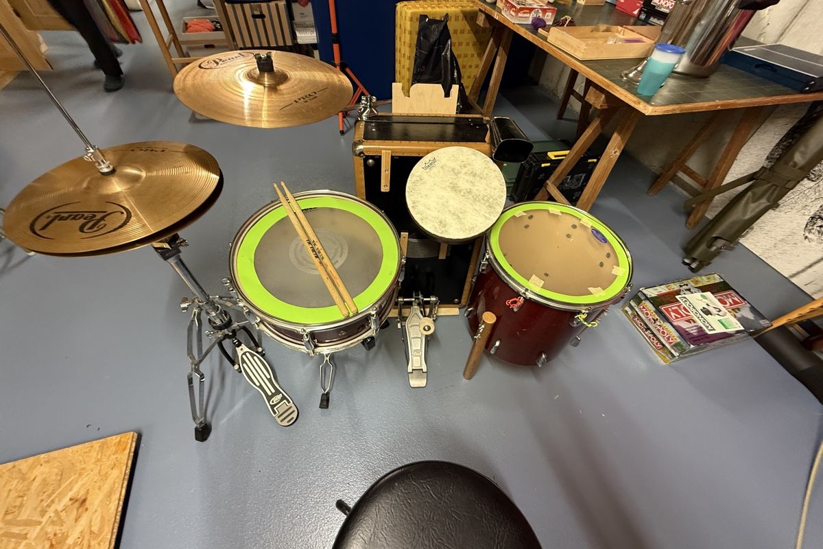 Strumenti musicali: Kofferschlagzeug – Usato da Romanshorn venduto da Senit 2