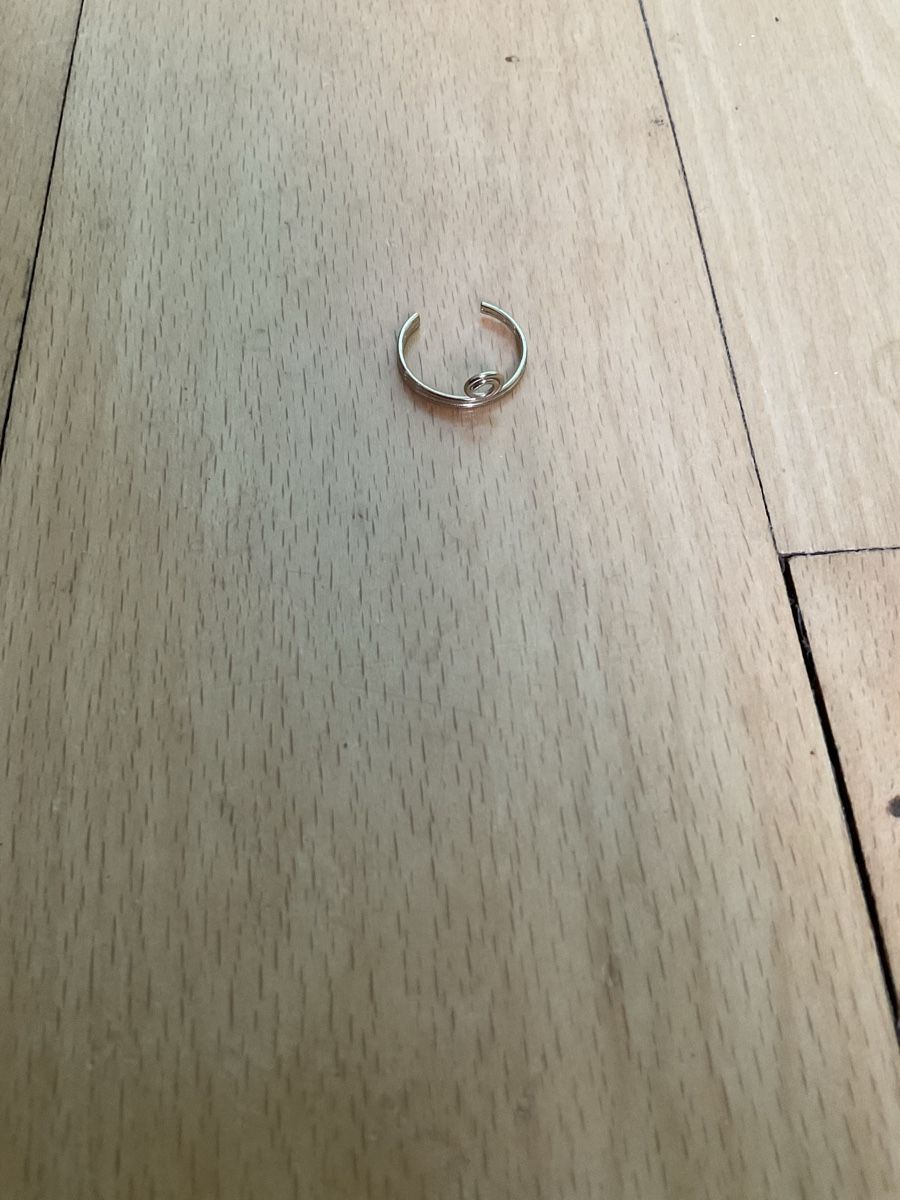 Anelli: Offener Ring silberfarben mit kleiner Spirale kaum gebraucht – Nuovo (secondo la descrizione) da Schaffhausen venduto da s.ehrb 2