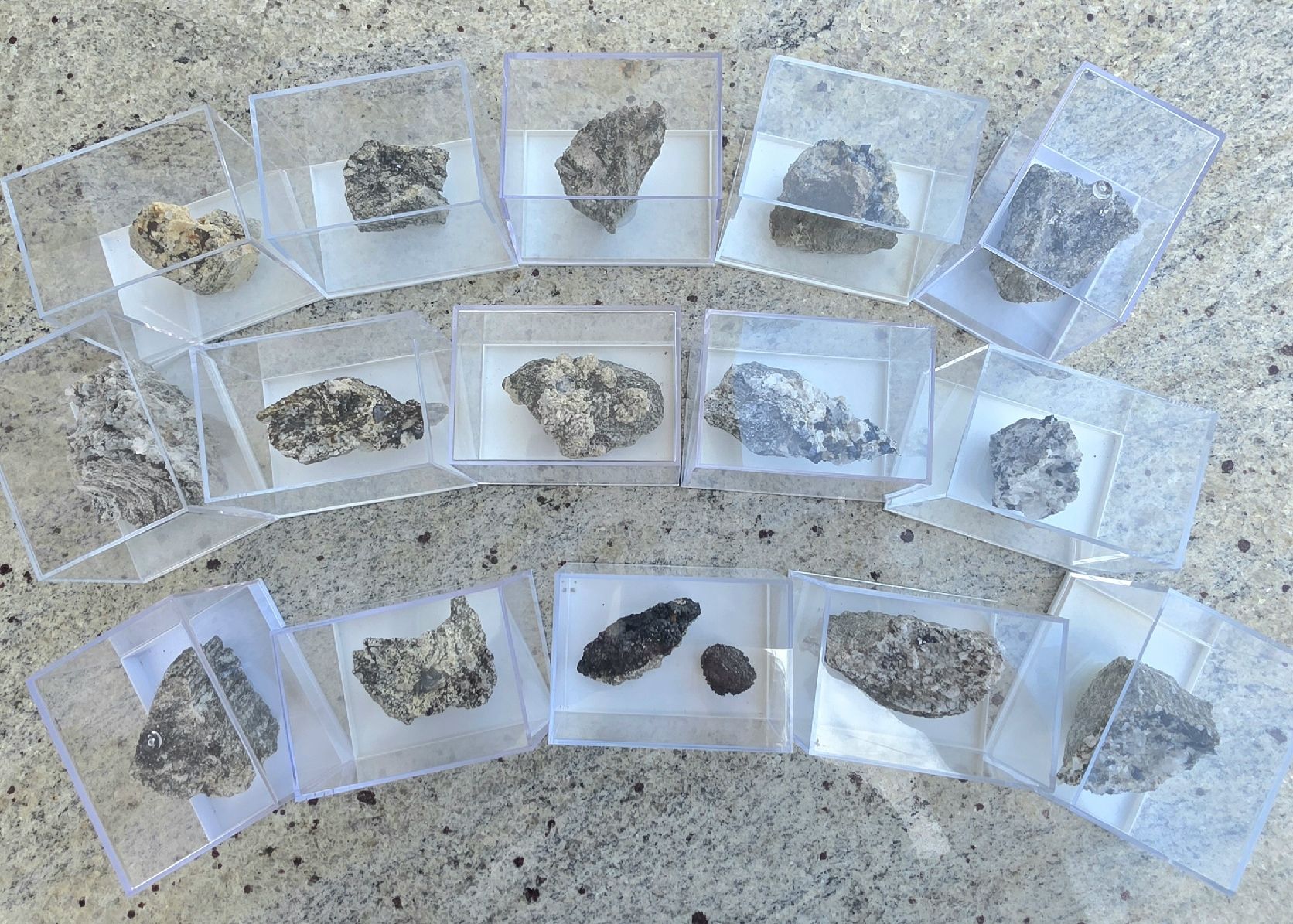 Minéraux & Lithothérapie: Mineralien Binntal 15 Stück Magnetit Ilmenit Rutil Hämatit – D'occasion à Glis par nbu_65ys 3