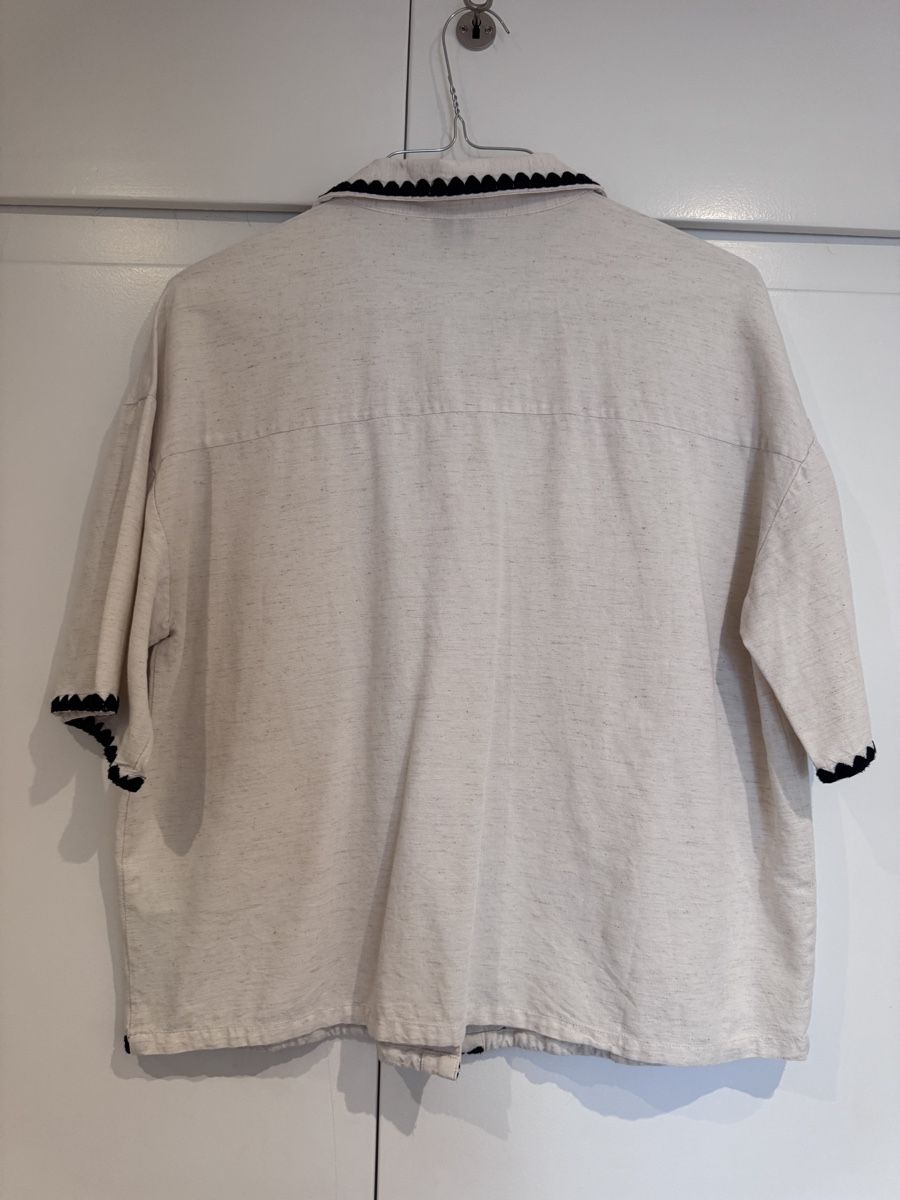 Vero Moda Chemisiers: Vero Moda Bluse beige mit schwarzer Borte Grösse M – D'occasion à Zürich par jlnhrd 2