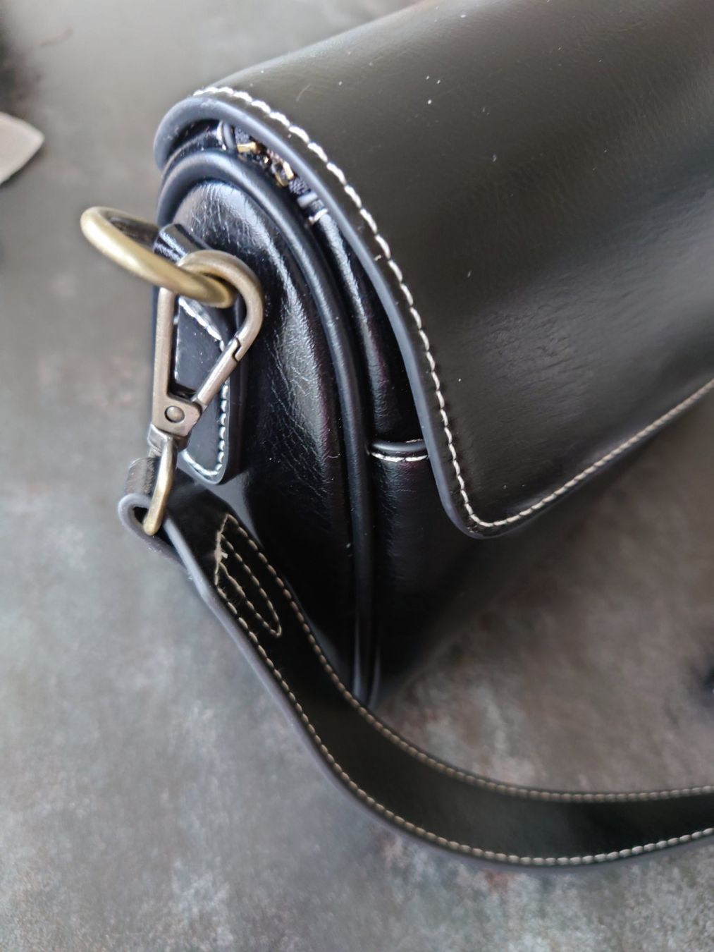 Borse da donna: Schwarze Handtasche mit Trageriemen, neu – Nuovo e nell'imballaggio originale da Boll venduto da frauweber 2