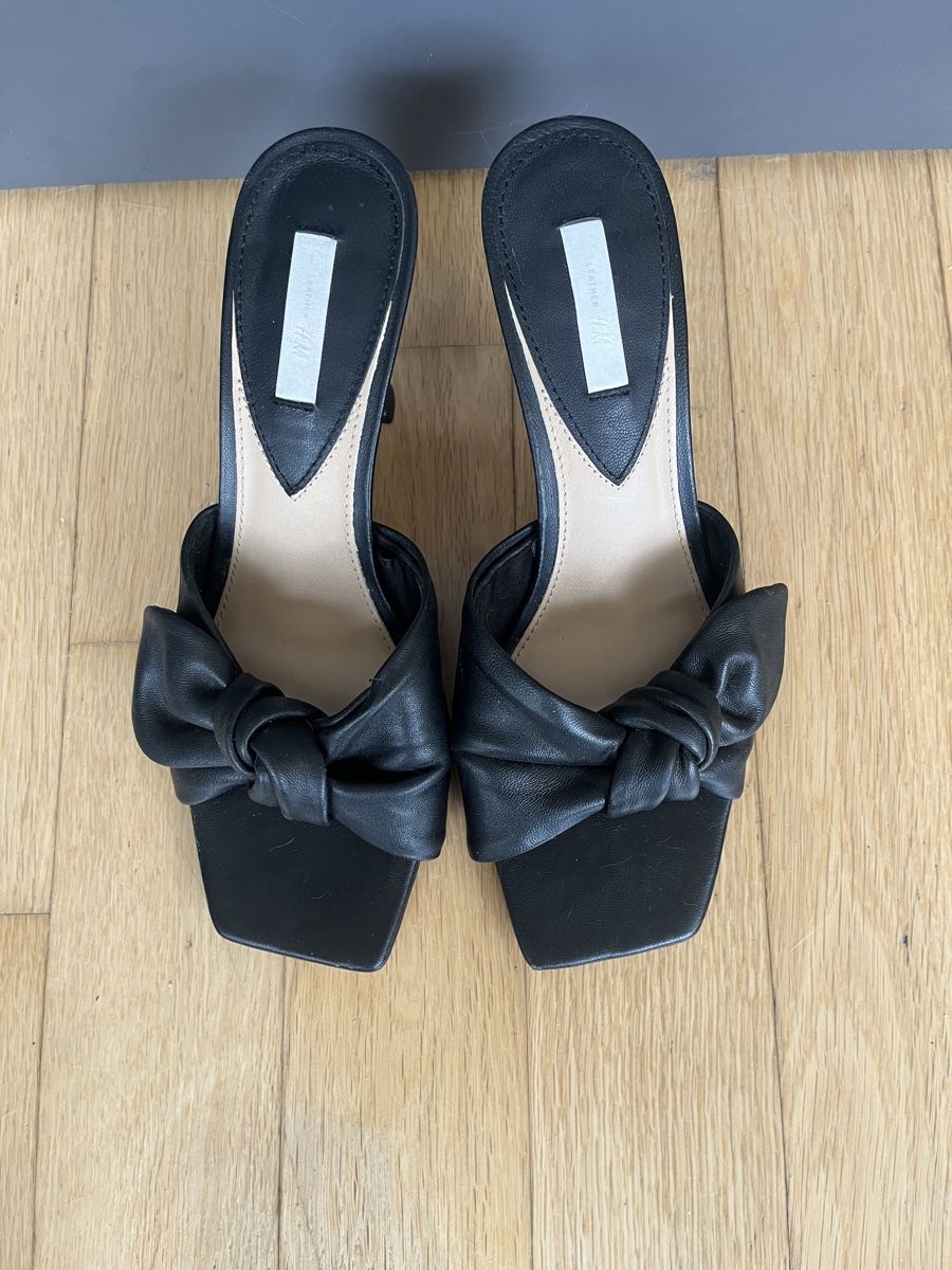 H&M Scarpe da donna: Leder-Pantoletten  – Usato da Allschwil venduto da MaloseS08 2