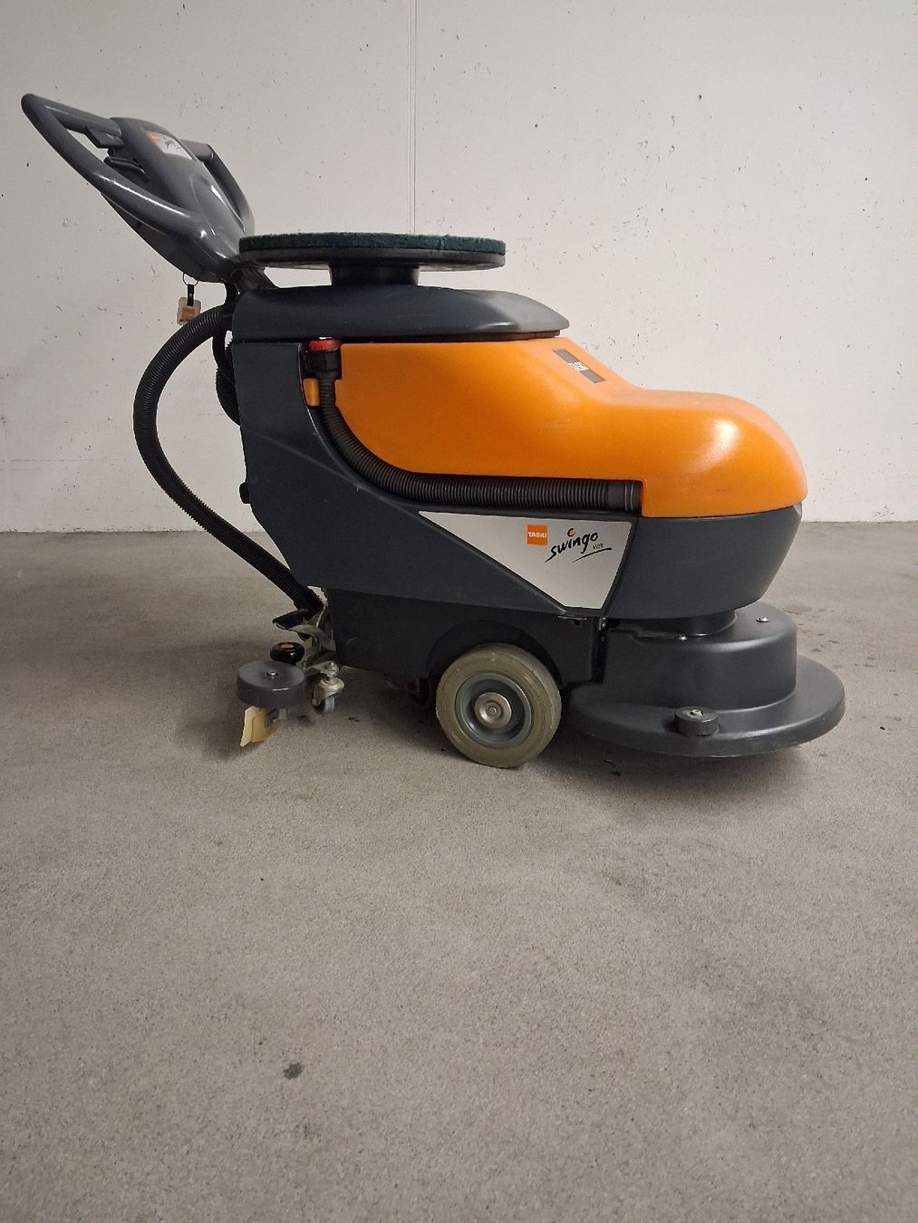 Tutte le macchine: scheuersaugmaschine  taski 450 b – Usato da Büttikon AG venduto da for_gnt6 4