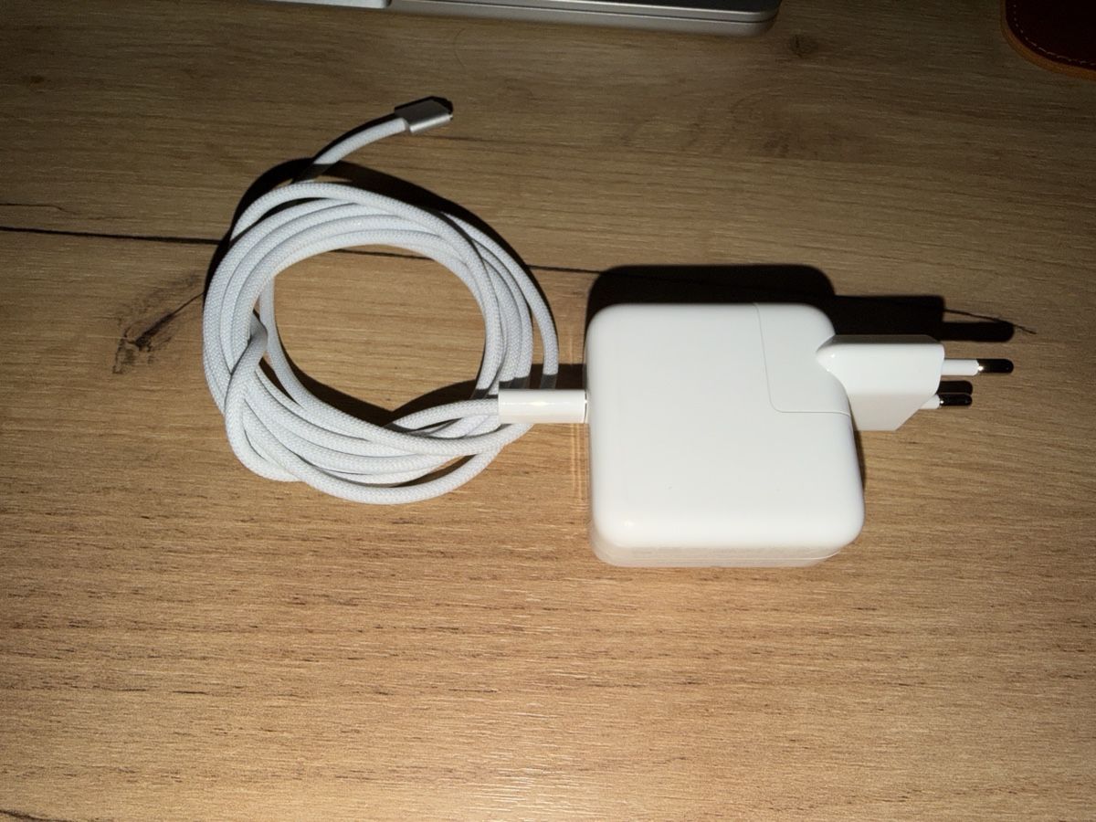 Apple Ladegerät: Ladegerät Macbook 30W Magsafe 2m meter – Neu (gemäss Beschreibung) aus Berikon von Peter_Graf_d1