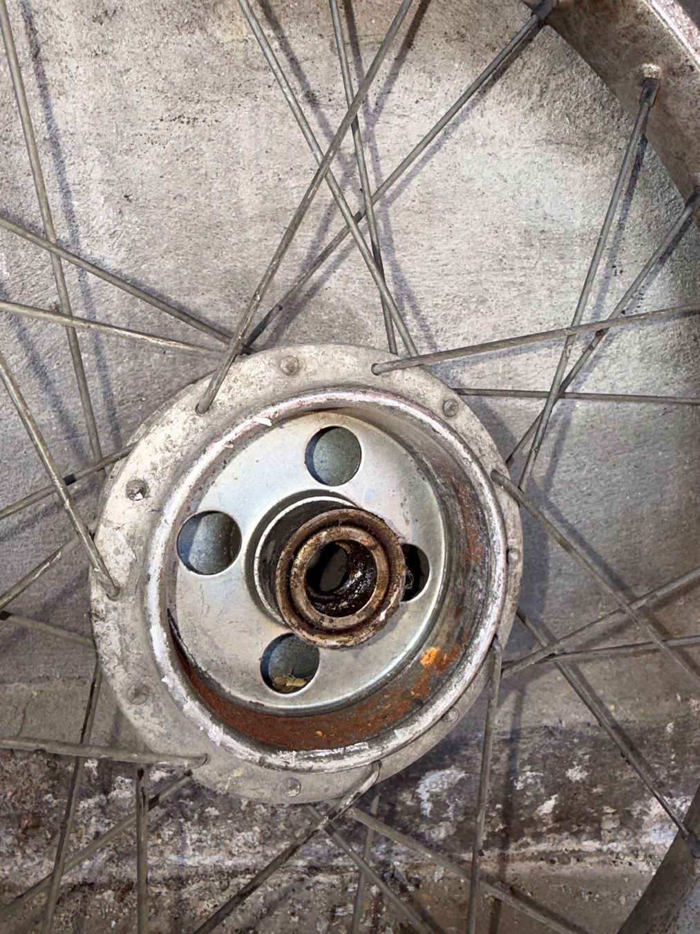 Sachs Mofa-Ersatzteile: Sachs 17 Zoll Speichen Mofa Vorderrad – Defekt aus Fahrni b. Thun von berger_tuning34 1