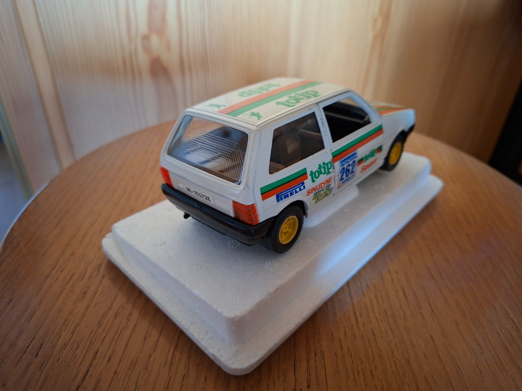 Bburago Voitures modèles: Fiat Uno – Neuf avec emballage d'origine à Huttwil par Niku184 1