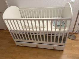 Lit bébé blanc avec tiroirs excellent état