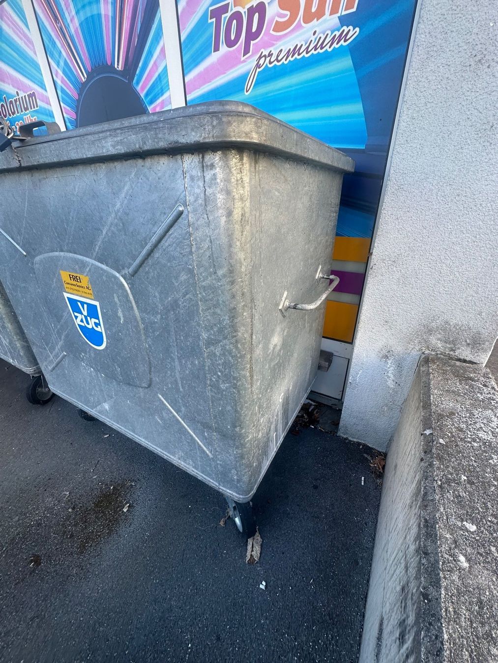 Autres articles bureau & commerces: Abfallcontainer 800 Liter mit Roller – D'occasion à Neuenhof par Bodyfit_AG 1
