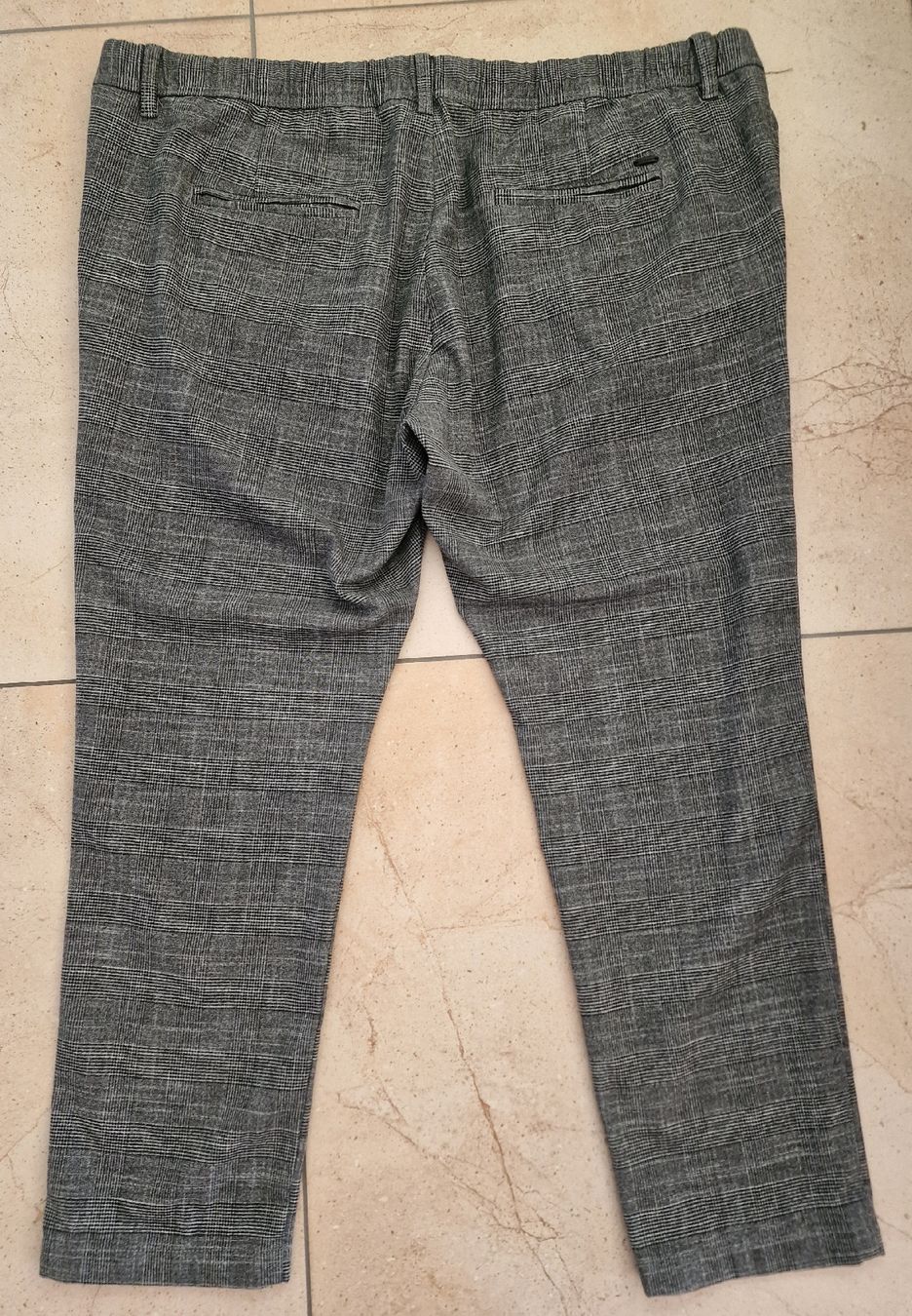 Pantaloni: Herren-Hose mit Karomuster in grau – Usato da Frutigen venduto da Maqua 2