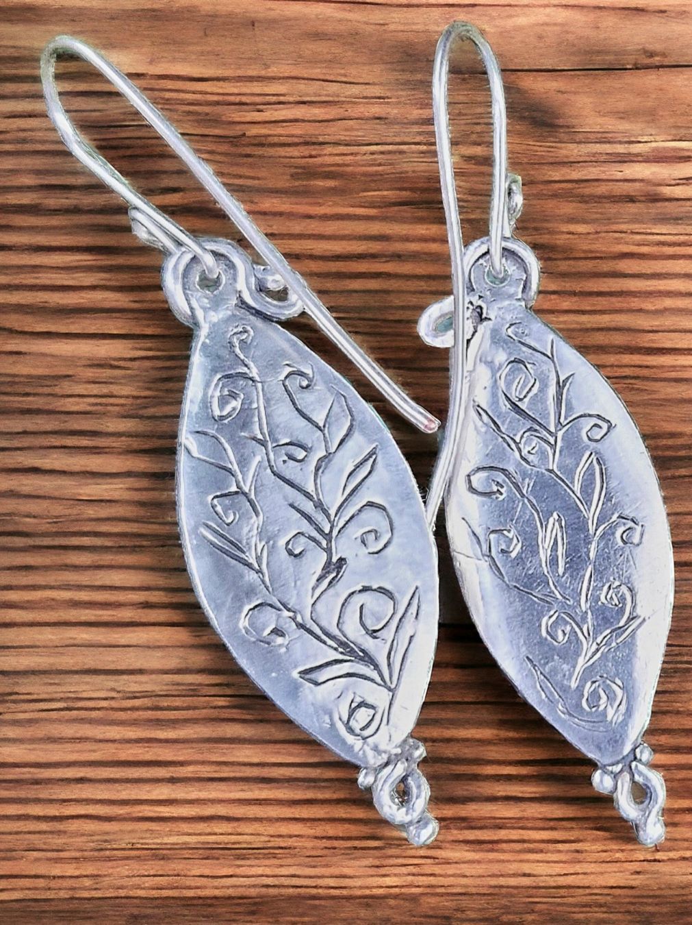 Orecchini pendenti & Orecchini a lobo: Handgemachte Statement-Ohrhänger, Silber & Charoit – Nuovo e nell'imballaggio originale da Aarau venduto da Schmuckhoehle_MD 5
