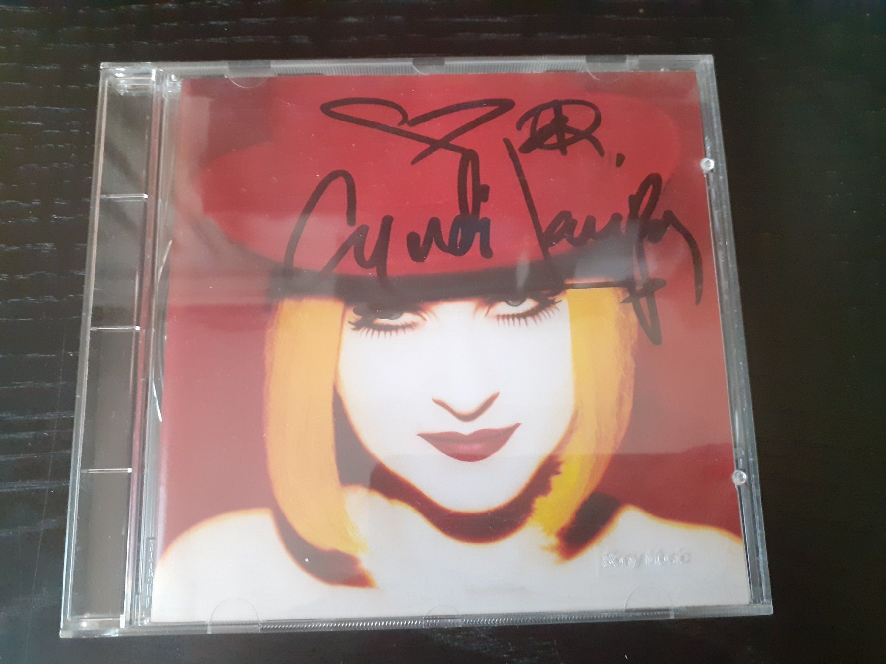 CD: Cyndi Lauper Signed – Usato da Liebefeld venduto da type013