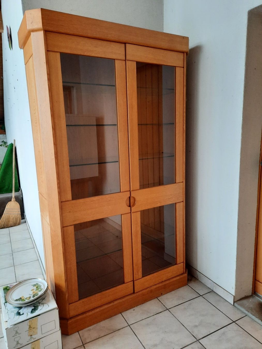 Vetrine: Vitrinen Schrank mit 5 Glasregalen – Usato da Weinfelden venduto da JoeBaer