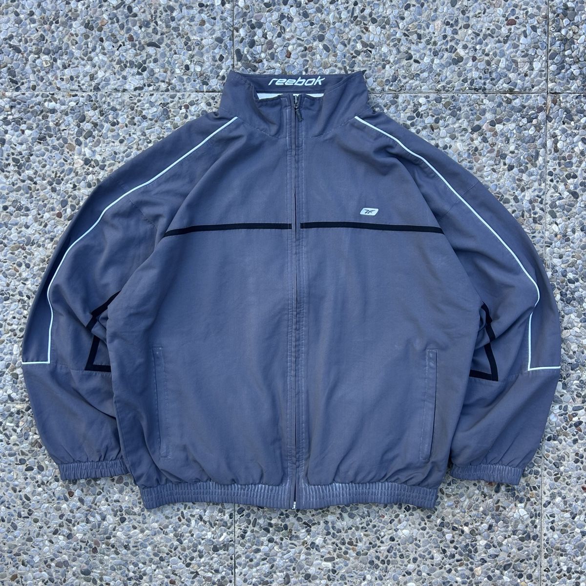 Reebok Vestes: Vintage Reebok grey track jacket – D'occasion à brent par fukusapes