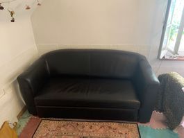 Schwarzes Ledersofa, 2-Sitzer - Top Zustand! Bequem!
