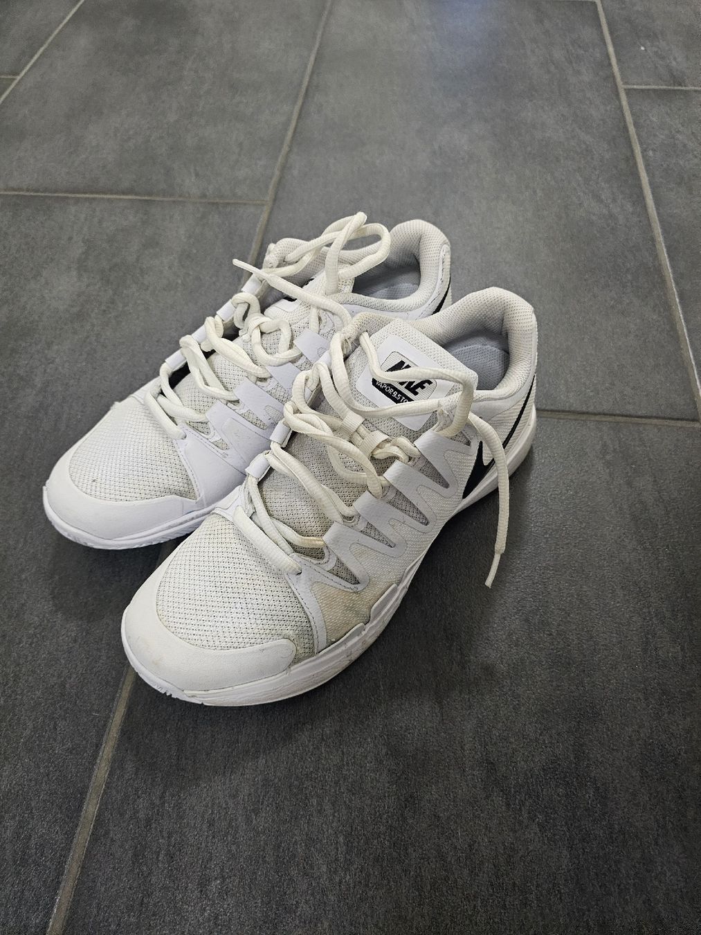 Nike Scarpe da uomo: Nike Tennisschuhe weiss, Gr. 42 – Usato da Lohn-Ammannsegg venduto da Kiki1311 1