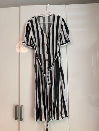 Schwarz Weiss gestreiftes Sommerkleid