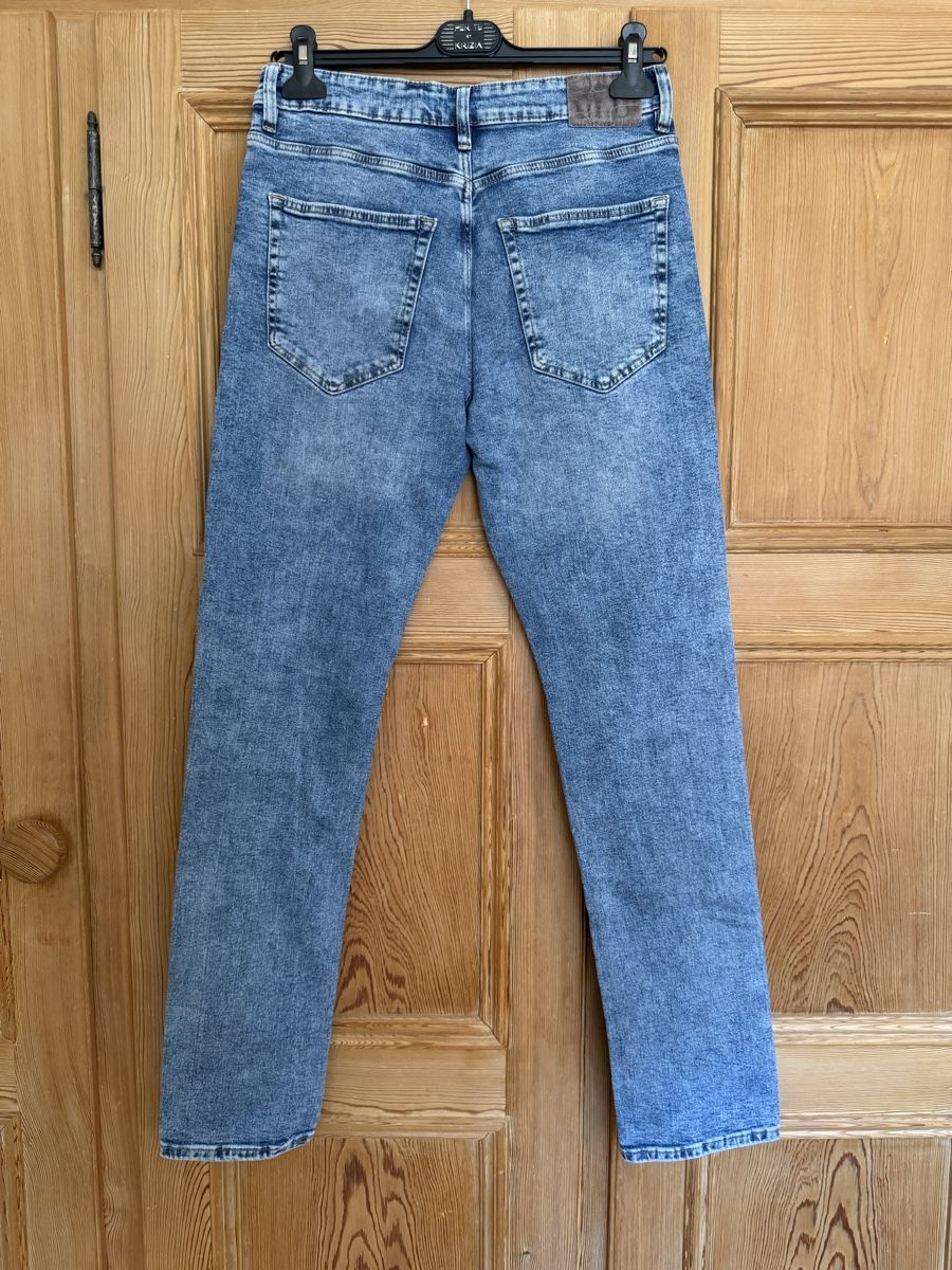 Jeans: Slim Jeans Hellblau Washed | 36 – Usato da Samedan venduto da K7kgh 3