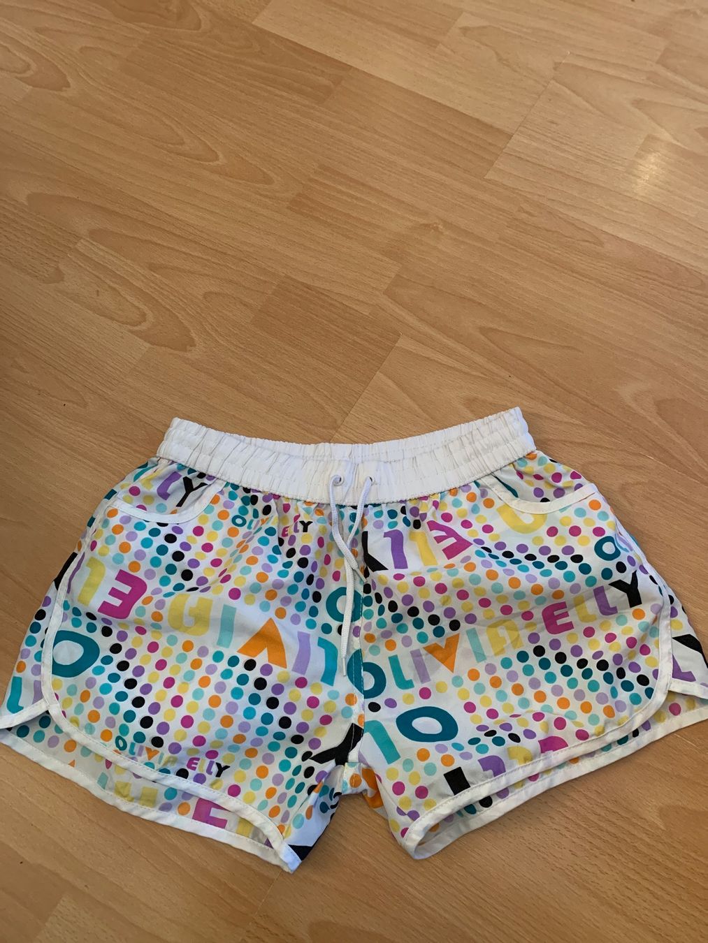 Hosen: Joli short d’été taille 36-38 – Gebraucht aus MEYRIN von Gwendo10
