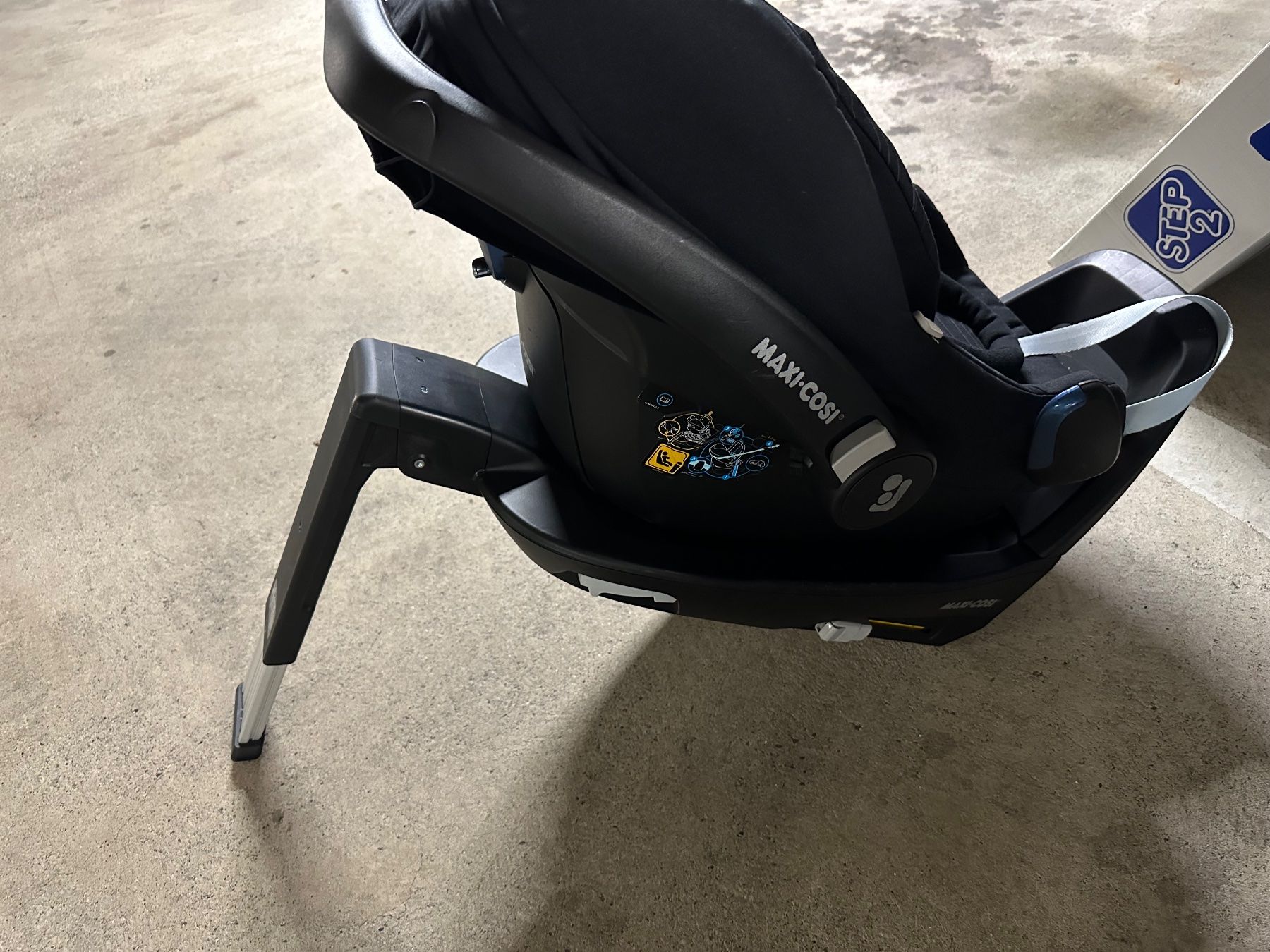 Maxi-Cosi Seggiolini per auto: Maxi Cosi Babyschale und Basis – Usato da Allschwil venduto da Blumergg 3