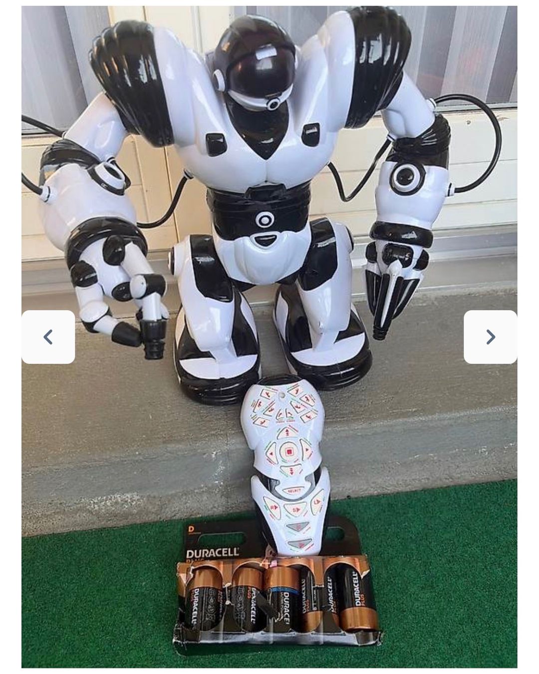 Spielzeuge: Roboter mit Fernbedienung – Gebraucht aus Niederweningen von Ukieujkona