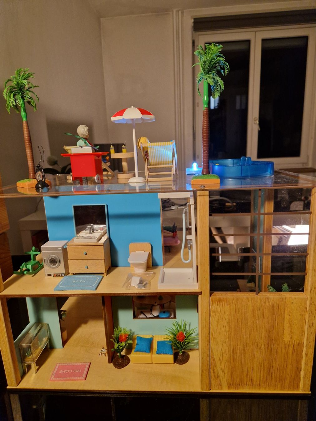 Djeco Case e mobili per bambole: Puppenhaus djeco, möbiliert, mit djeco Biegepuppen – Nuovo (secondo la descrizione) da Zürich venduto da ant_kk8r 1
