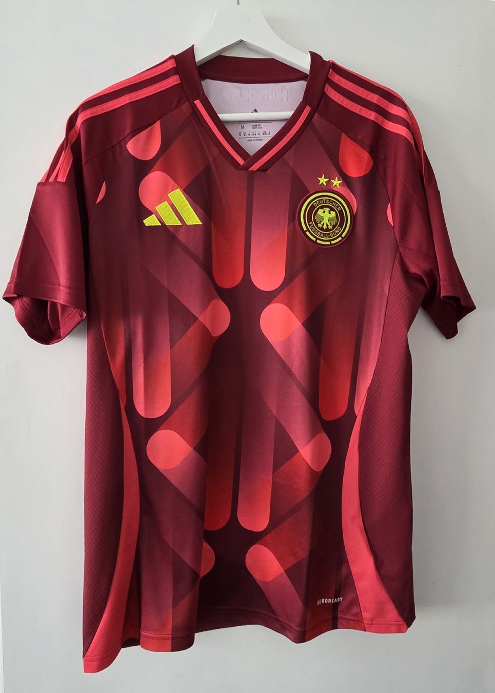 Adidas Leibchen & Hosen: Fussballtrikot DFB 2025 – Neu und originalverpackt aus Genève von tacoma08