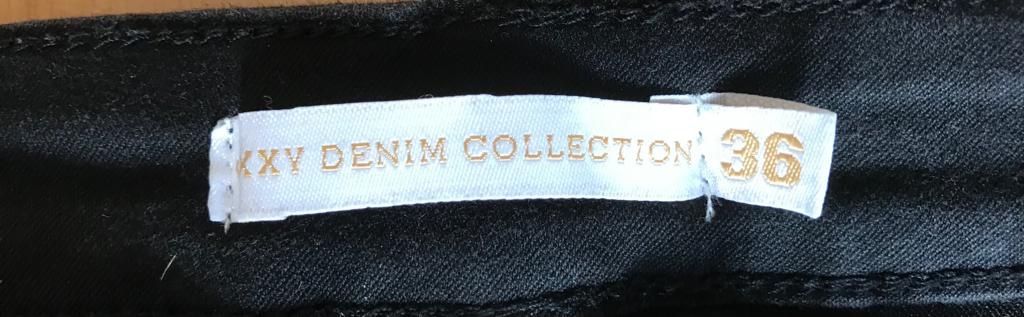 Jeans: Jeans schwarz mit 3 Knöpfen – Gebraucht aus Biel/Bienne von SandraDG 1