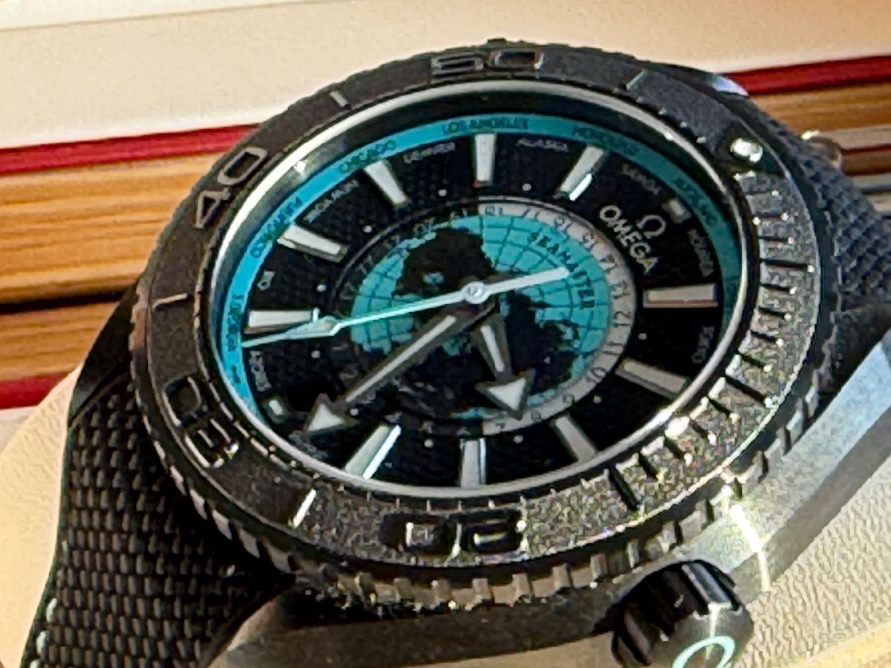 Omega Orologi: Omega Seamaster Planet Ocean 600 GMT Worldtimer 45.5mm – Nuovo e nell'imballaggio originale da Aarau venduto da trader1000 4